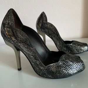 Iridescent, leather snakeskin, stilettos, 6.5